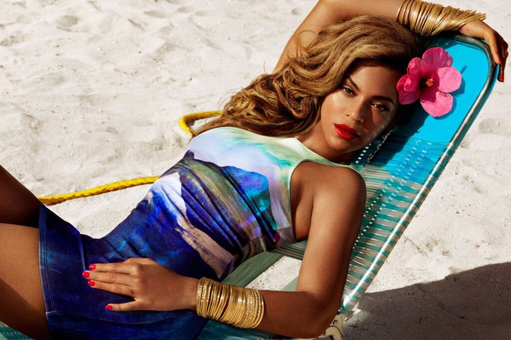 Beyonce H&M Bikini Shoot & Advert – H&M Video