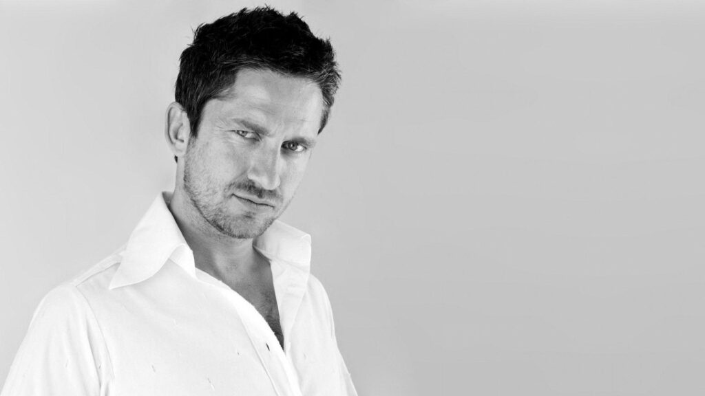 Celebrities Gerard Butler Wallpapers ×