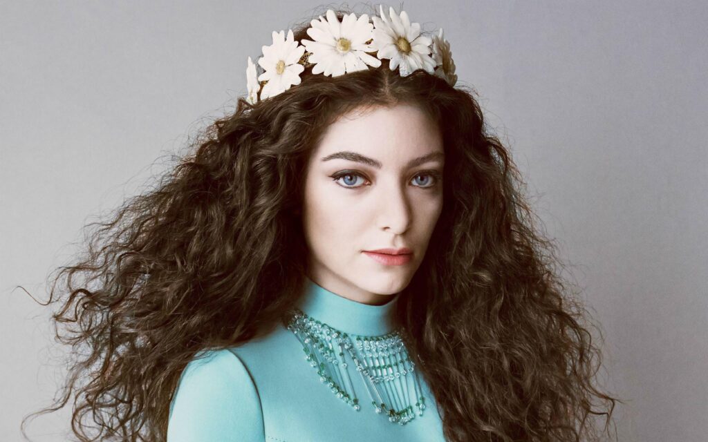 Gorgeous 2K Lorde Wallpapers