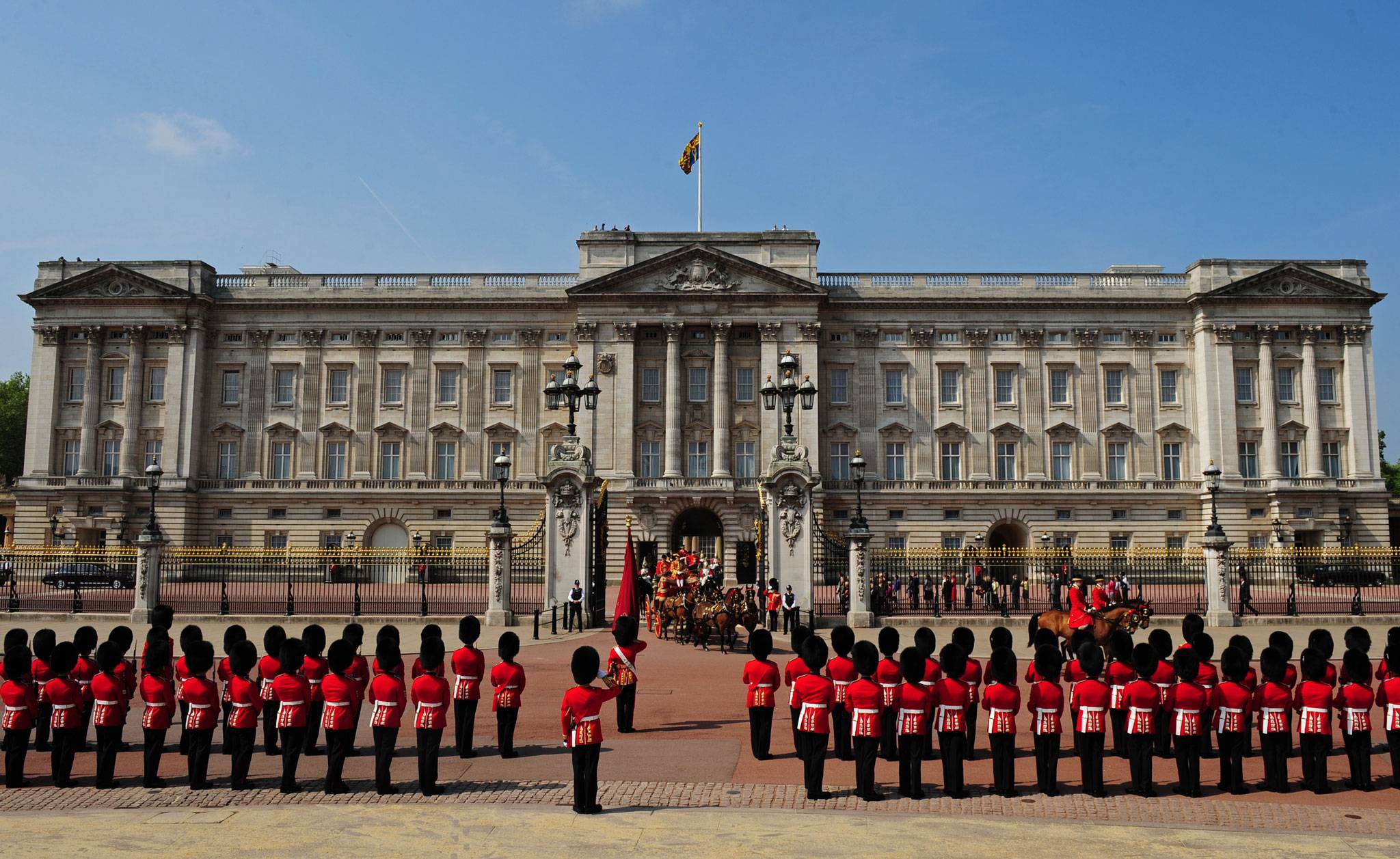 New Buckingham Palace Pics View Wallpapers