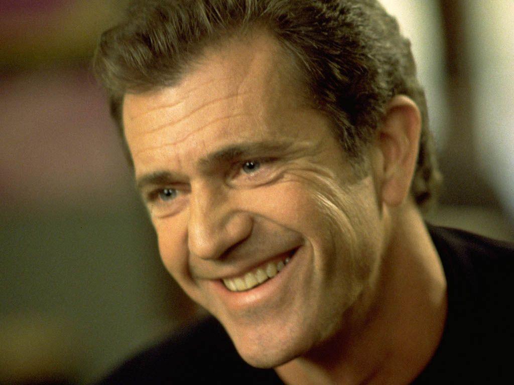 Mel Gibson 2K Desk 4K Wallpapers