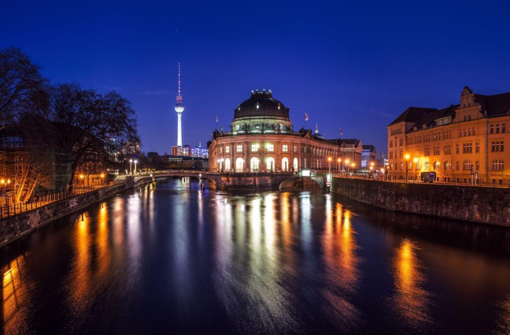 Computer Beautiful Berlin Wallpapers, Desk 4K Backgrounds