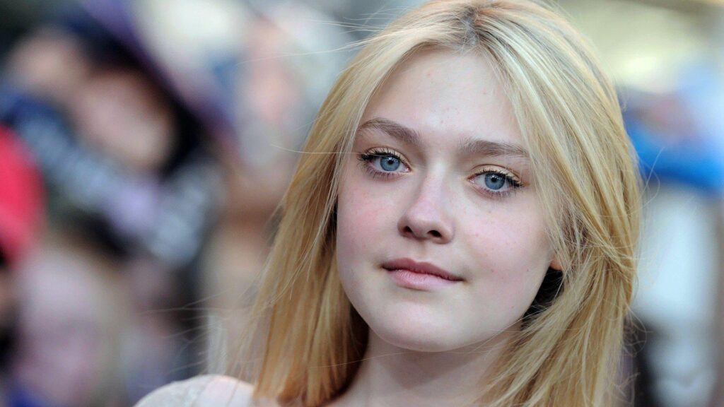 Dakota Fanning 2K Wallpapers