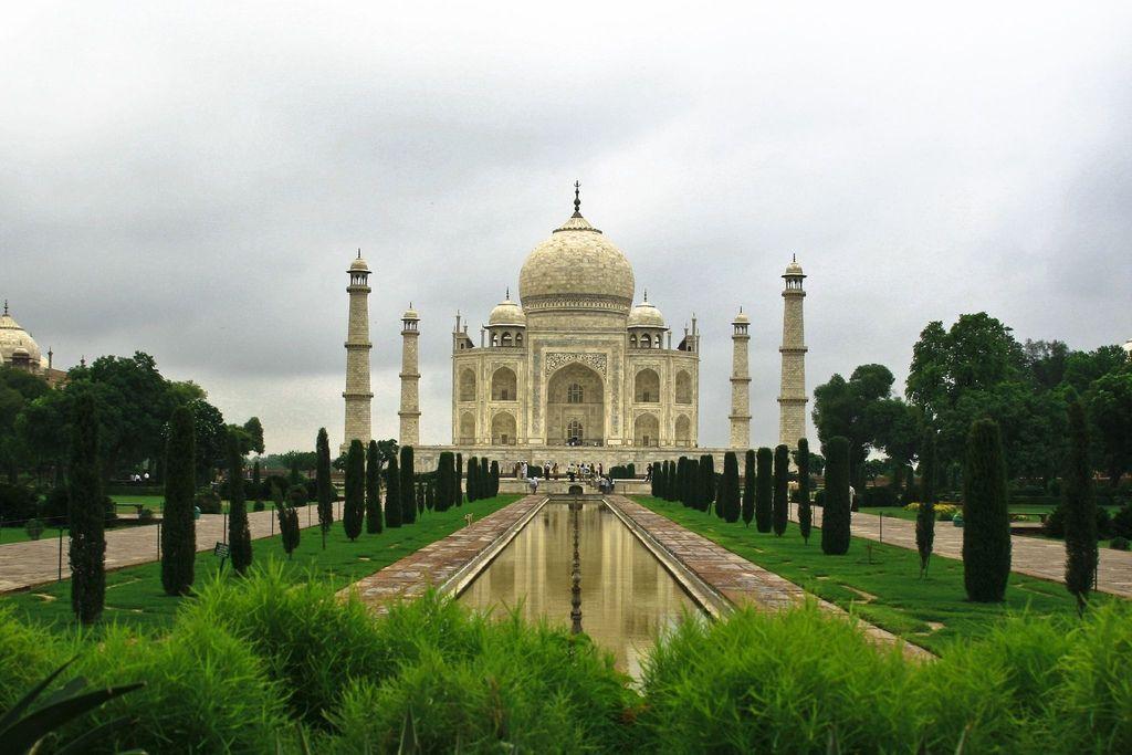 Taj Mahal Desk 4K Wallpapers Free Download in High Quality