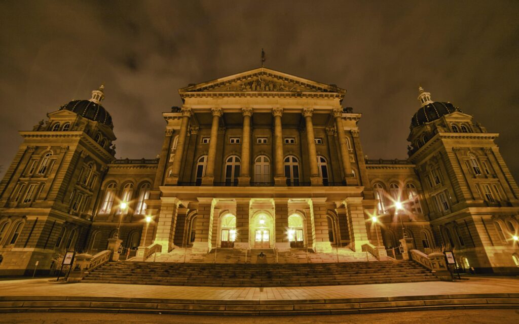 Iowa State Capital Building at Night widescreen wallpapers