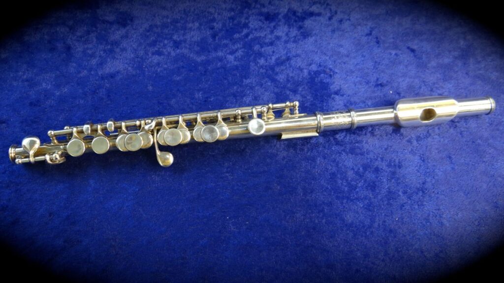 Flutes & Piccolos Haynes Professional Sterling Silver C Piccolo ser
