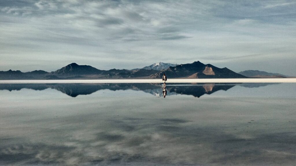 Reflections at the Bonneville Salt Flats, Utah 2K Wallpapers From