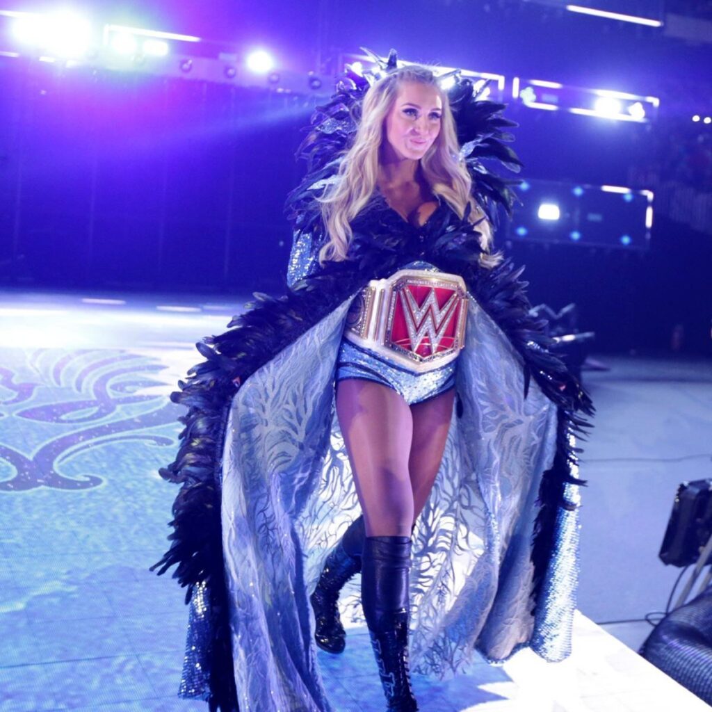 Charlotte Flair vs Bayley – Raw Women’s Championship Match