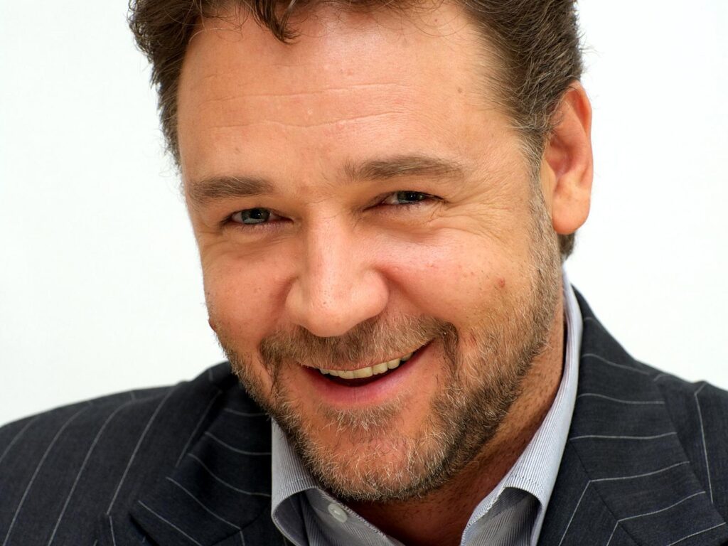 Russell Crowe Smile Wallpapers  – Full HD