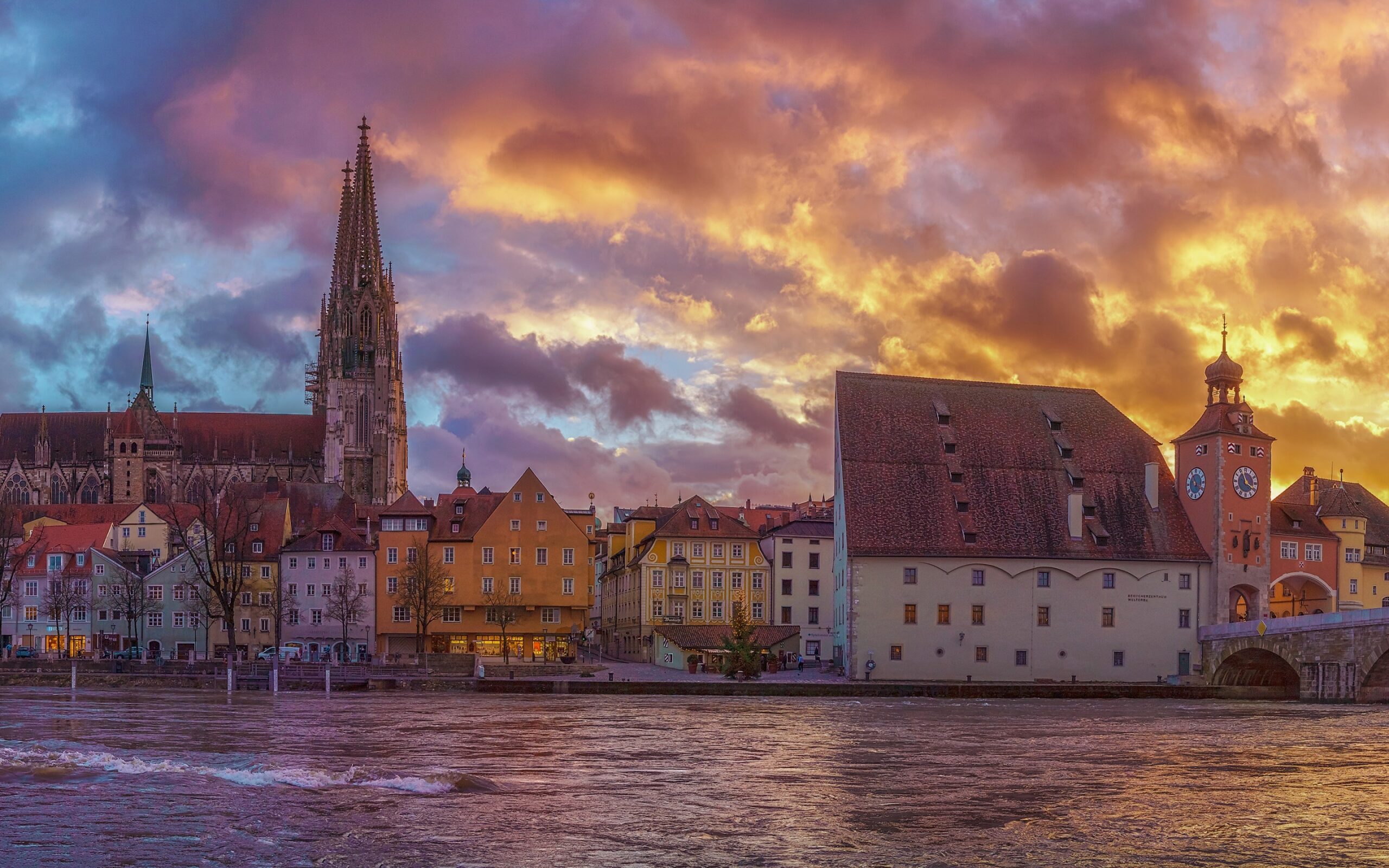 Download wallpapers Regensburg Cathedral, evening, sunset, cityscape