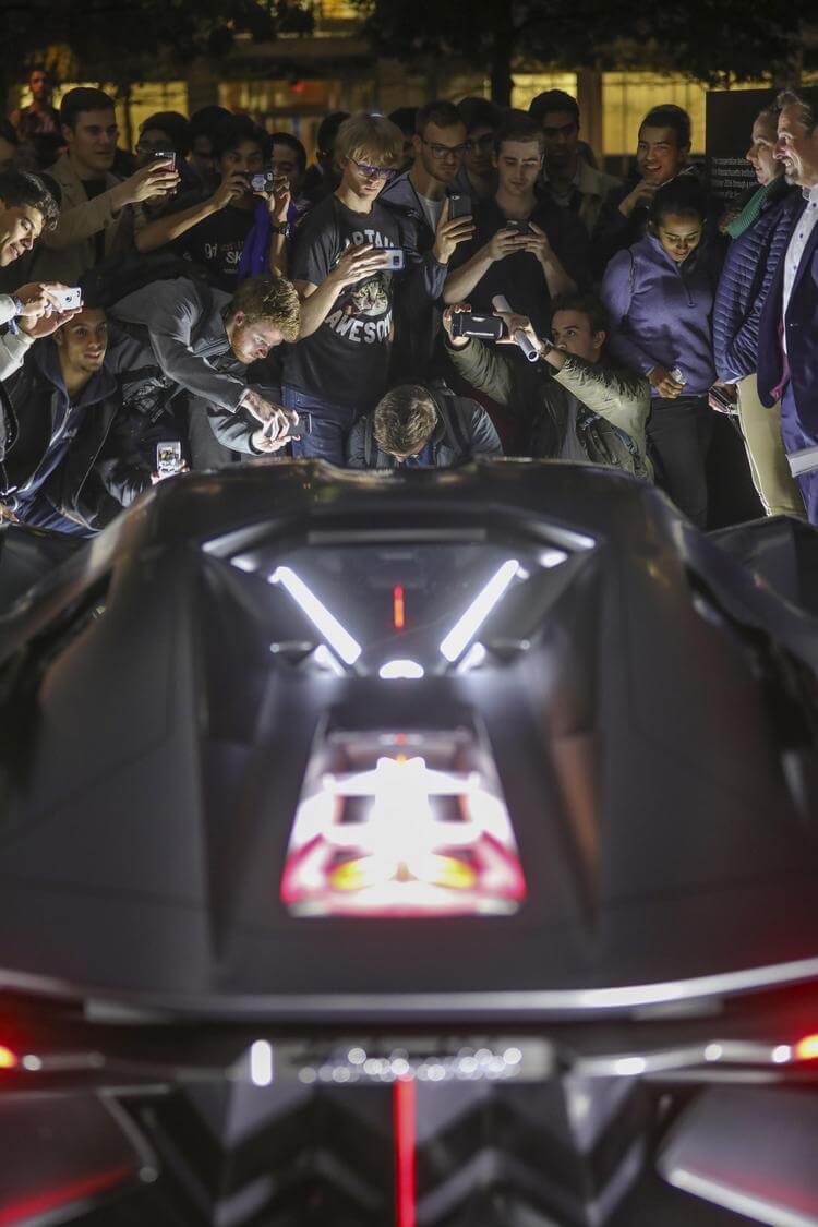 Warping To The Future – Lamborghini Terzo Millennio!