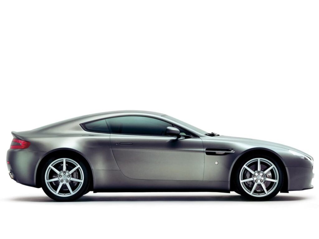 Aston Martin V Vantage 2K Desk 4K Wallpapers