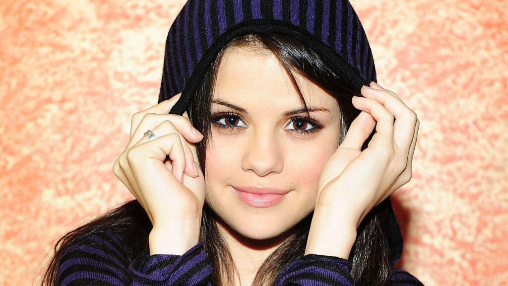 Selena Gomez Wallpapers in Celebrities F